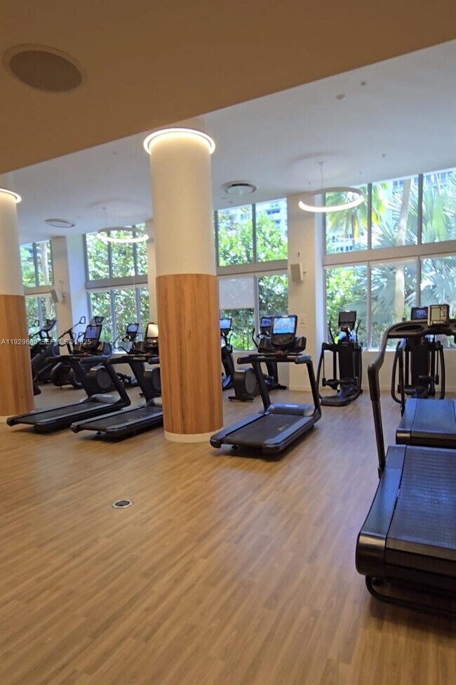 Building Photo - 1500 Bay Rd