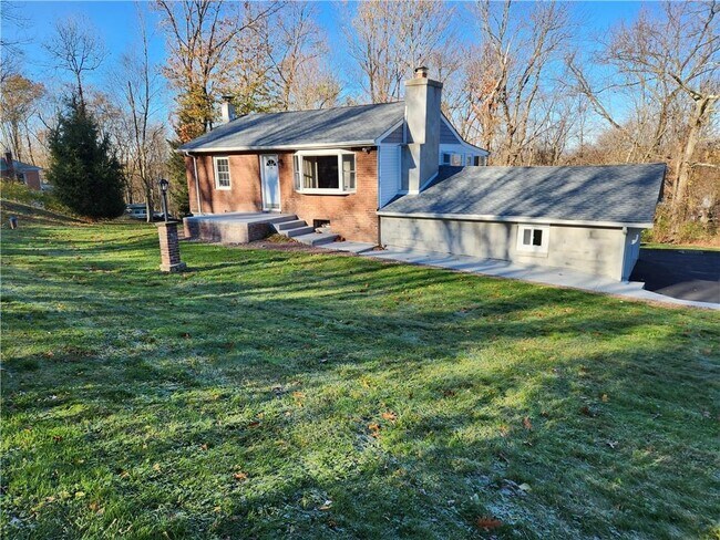 Primary Photo - 19 Ridgeview Rd