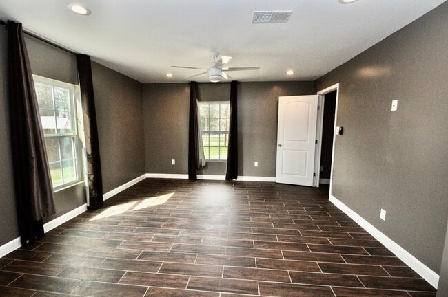 Building Photo - 6418 Treaschwig Rd
