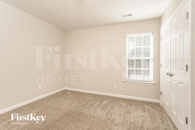 Building Photo - 1050 Spruce Garden Dr