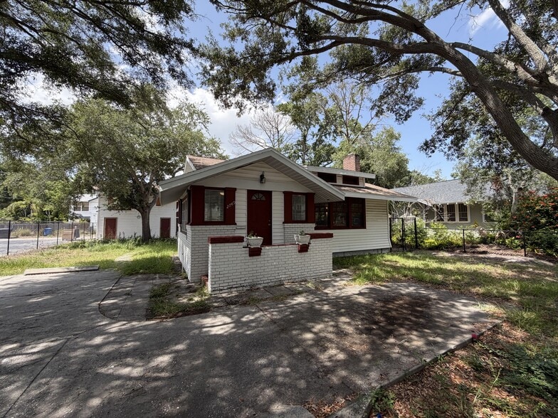 Building Photo - 2 Bed/1.5 Bath