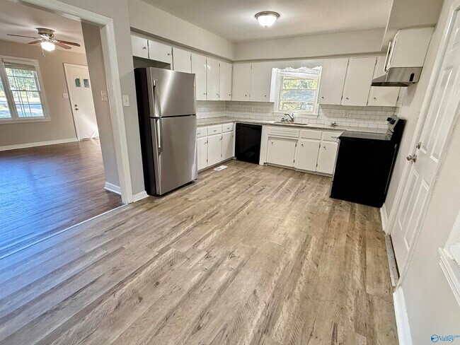 Building Photo - 117 Meadow Dr