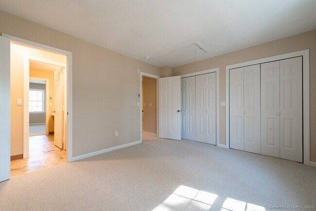 Building Photo - 16 Brantwood Dr