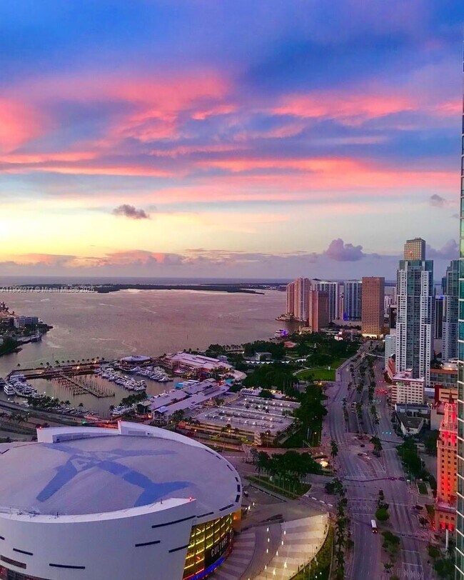 Building Photo - 900 Biscayne Blvd