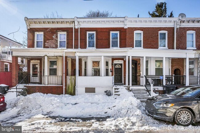 Building Photo - 1402 W 3rd St