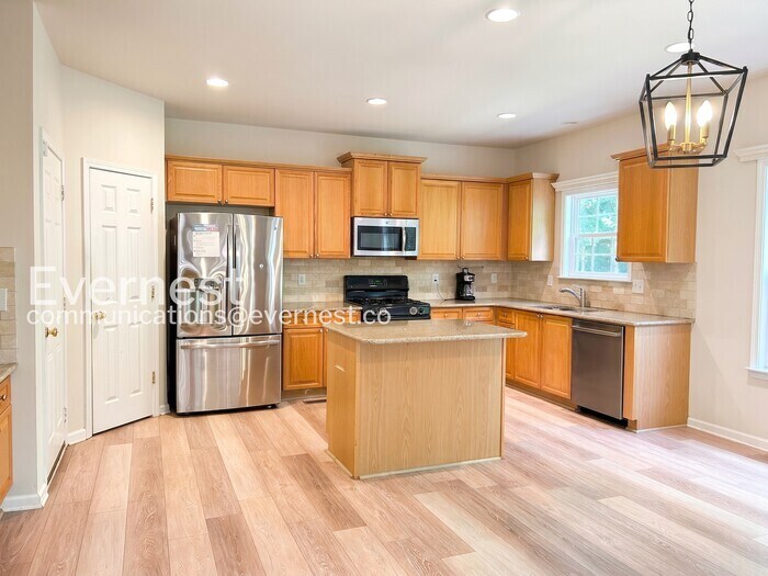 Building Photo - 5995 Chinook Ct