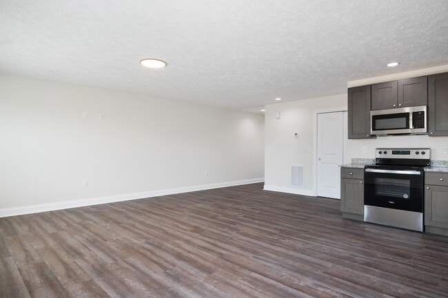 Building Photo - 445 Skylar Dr
