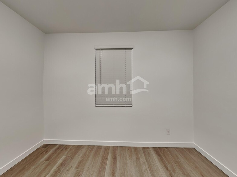 Building Photo - 2120 W Alicia Dr