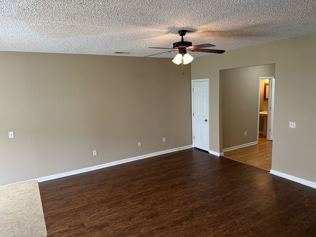 Building Photo - 495 Canyon Oak Loop