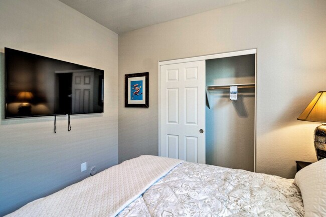 Building Photo - 8790 W Hayward Ave