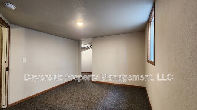 Building Photo - 1005 12th St N