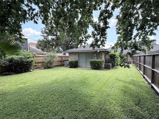Building Photo - 1611 Potomac Dr