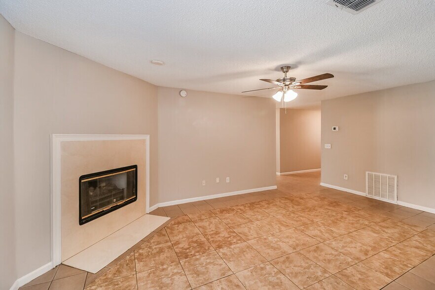 Building Photo - 7969 Amandas Crossing Dr E