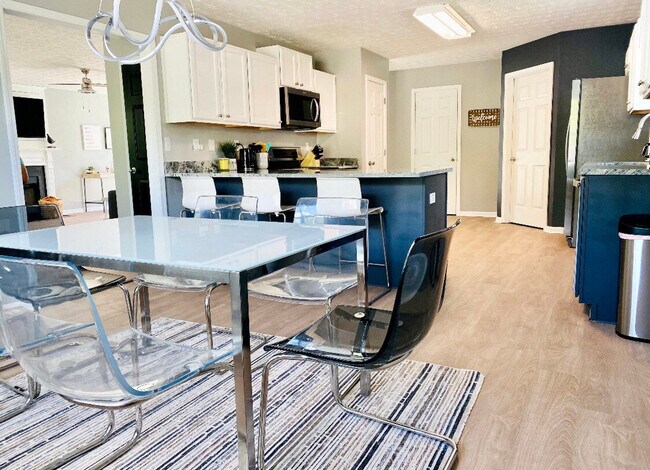 Building Photo - 220 Brookstone Trail