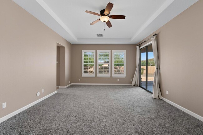 Building Photo - Welcome to this inviting Phoenix Rental - Available!