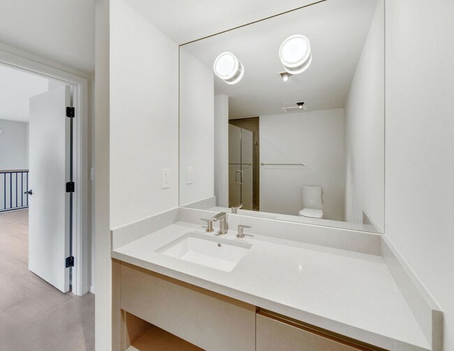 Building Photo - 1500 Bay Rd