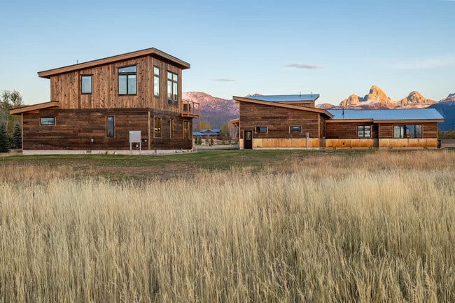 Building Photo - 3402 Alta Vista Dr