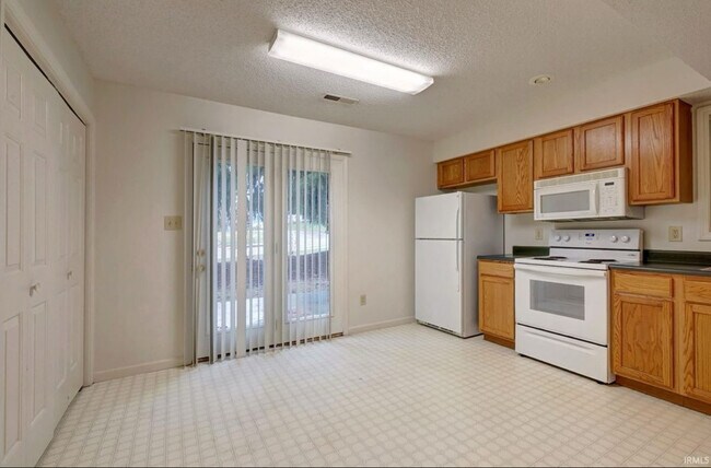 Building Photo - 894 E Sherwood Hills Dr