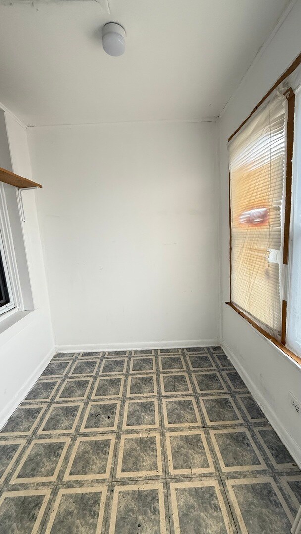 Building Photo - 3137 W 42nd St