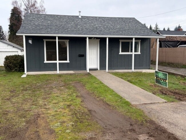 Building Photo - Stylish & Updated 2-Bedroom Home