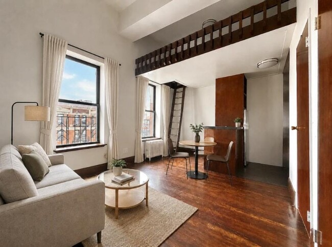Building Photo - 24 W 125th St
