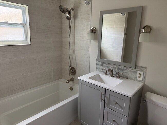 Building Photo - 319 Kenilworth Blvd