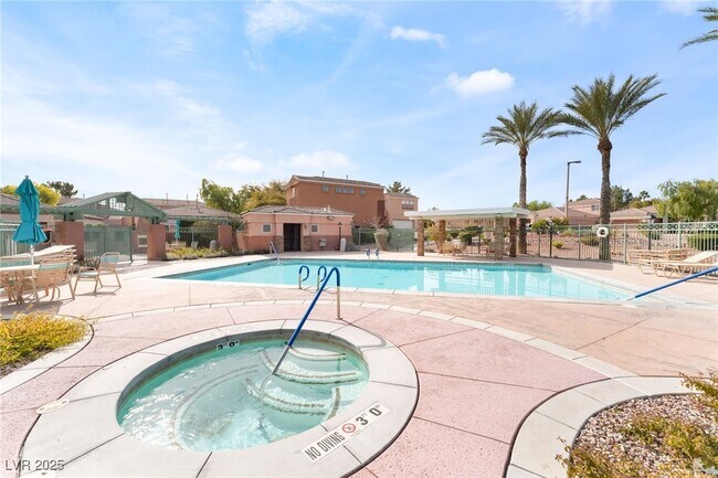 Building Photo - 704 Chase Tree St