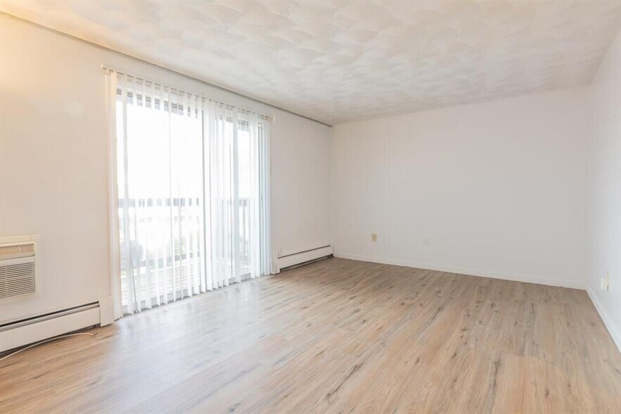 Building Photo - 10 Josephine St