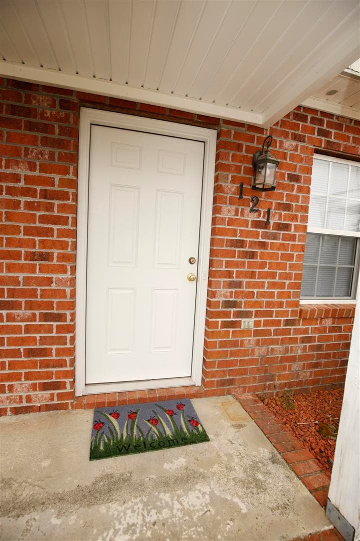 Building Photo - 121 W Ivybridge Dr