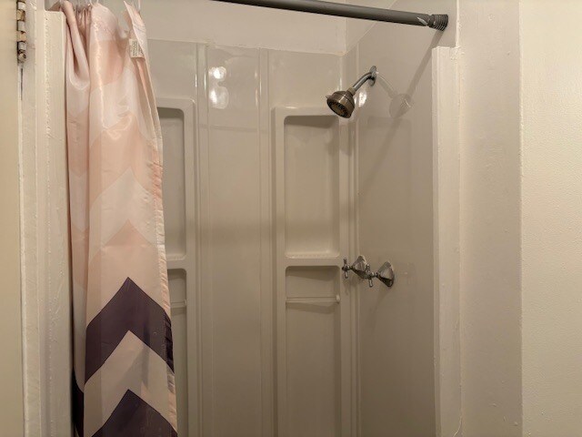 Building Photo - 1203 E 6th St