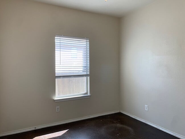 Building Photo - Townhome for rent