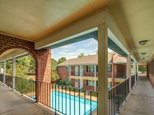 Building Photo - 2 Bed / 2 Bath Condo On Riverside!