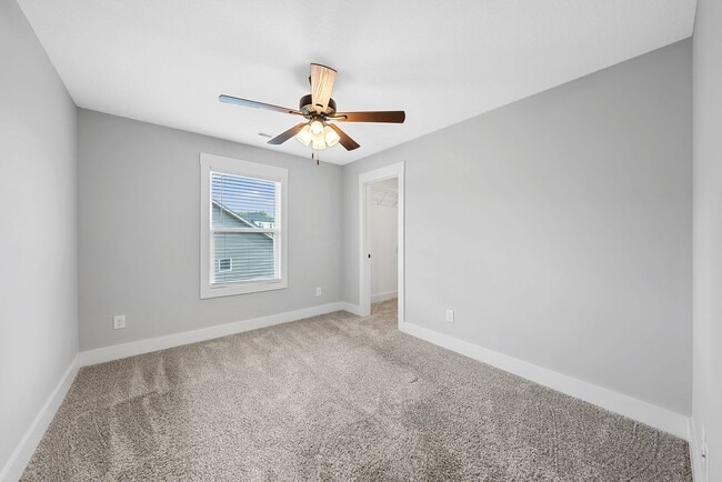 Building Photo - 4 Bedroom 2 1/2 Bath Home For Rent Near Ex...