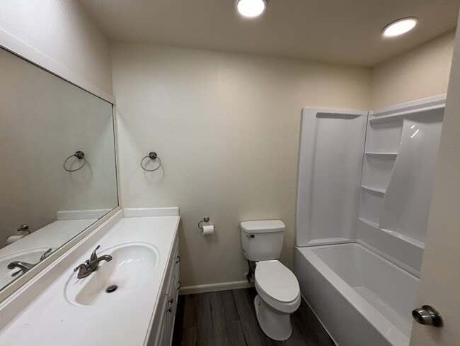 Building Photo - 137 Edwin Dr