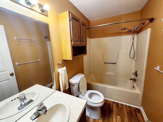 Building Photo - 3 Bedroom 1.5 Bath Available in Elizabethtown!