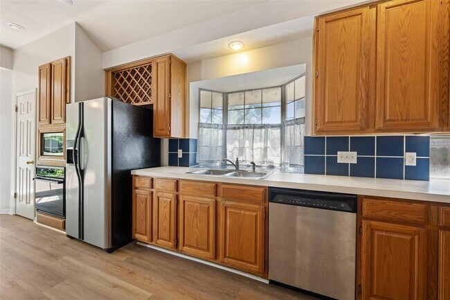 Building Photo - 11032 Crossland Dr