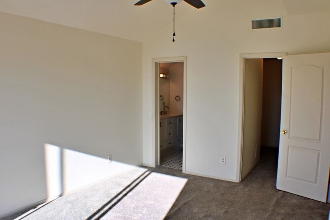 Building Photo - Beautiful Move-in Ready Home