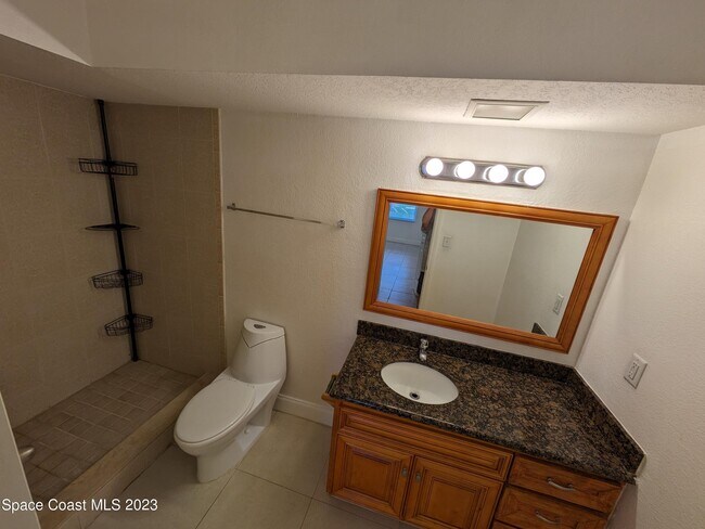 Building Photo - 3645 Barna Ave