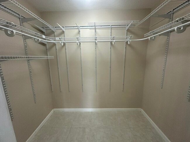 Building Photo - 1896 SW Cameo Blvd