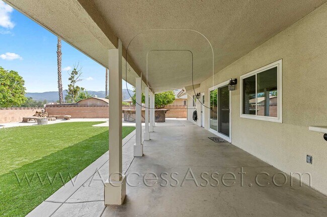 Building Photo - Beautiful 3BR/2BA Home In Hemet With Lush Backyard & Fruit Trees!