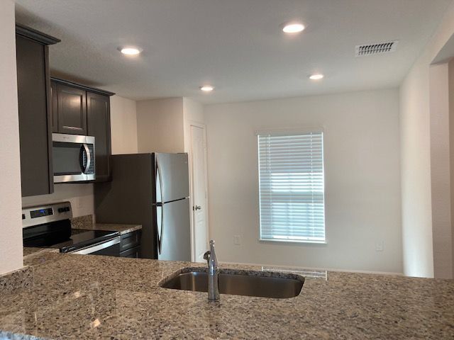 Building Photo - 11 Ripcord Ln