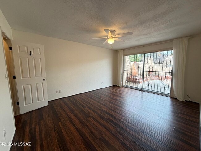 Building Photo - 5213 N Tigua Dr