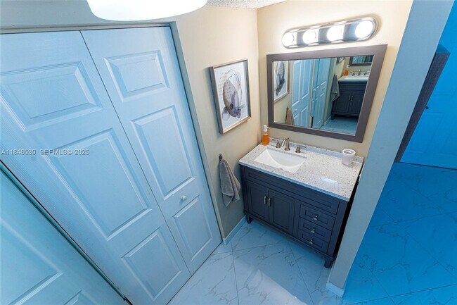 Building Photo - 20225 NE 34th Ct