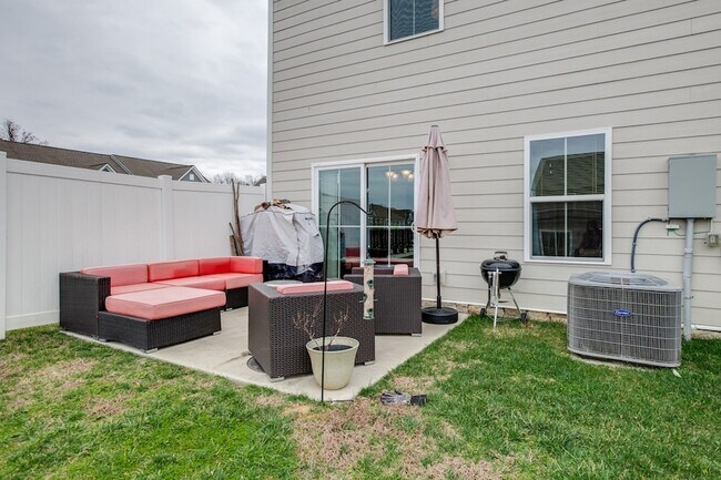 Building Photo - 1232 Savannah Ave