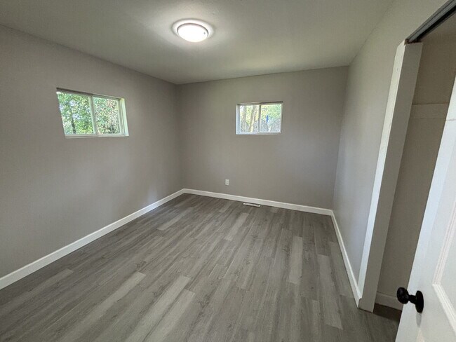 Building Photo - Newly Renovated House in Gary!