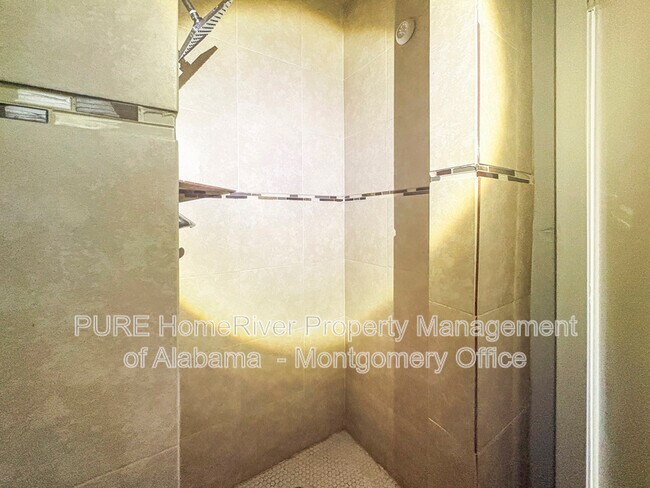 Building Photo - 1701 Longmeadow Dr
