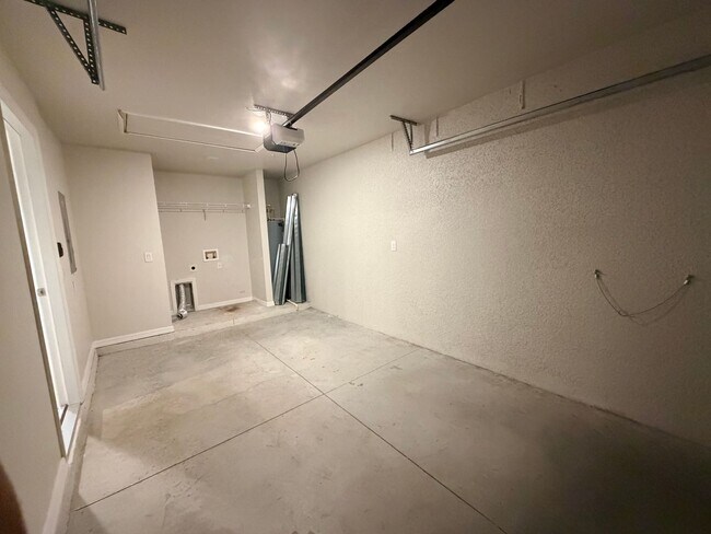 Building Photo - Polished and Inviting modern 2-bedroms, 2-bath