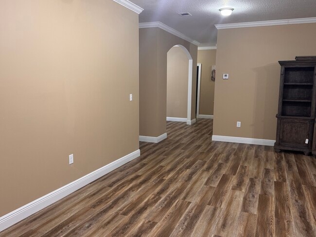 Building Photo - 111 Grovewood Dr