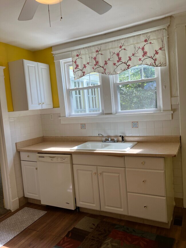 Building Photo - 438 California Ave