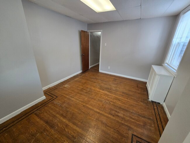 Building Photo - 1353 Dyre St